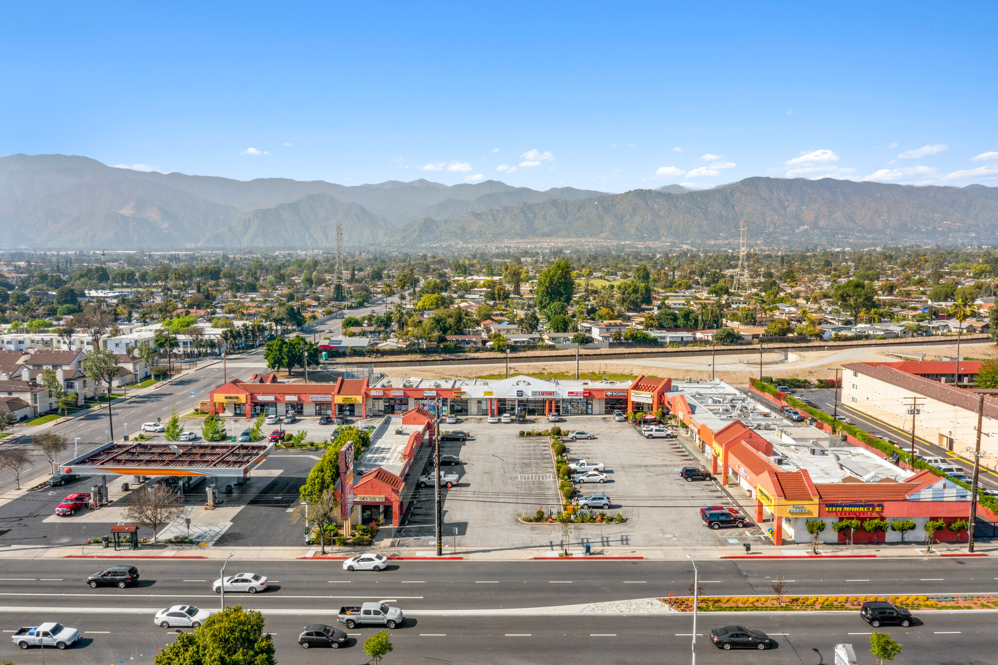 605-665 E Arrow Hwy, Azusa, CA for lease Building Photo- Image 1 of 8