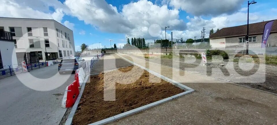 Retail in Creil for lease - Building Photo - Image 3 of 23