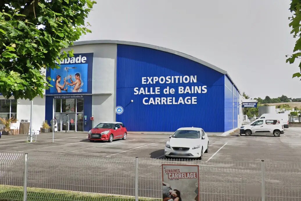 Retail in Quimper for lease Building Photo- Image 1 of 2