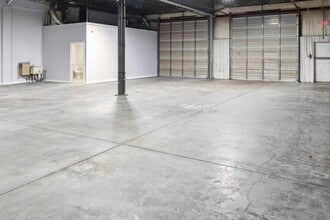 1046 Parkway Ct, Buford, GA for lease Interior Photo- Image 2 of 3