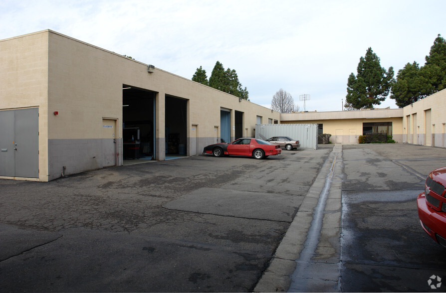 4882 McGrath St, Ventura, CA for lease - Building Photo - Image 2 of 5