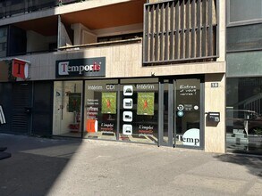 Retail in Marseille for lease Interior Photo- Image 1 of 3