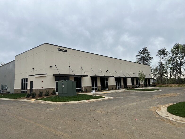 10420-10440 John Price Rd, Charlotte, NC for lease - Building Photo - Image 1 of 5