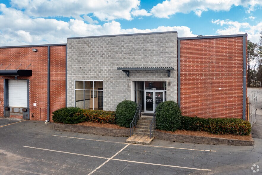 3021 Olympic Industrial Dr SE, Smyrna, GA for lease - Building Photo - Image 1 of 7