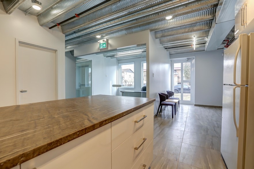 4463 Boul des Grandes-Prairies, Montréal, QC for lease - Other - Image 3 of 5