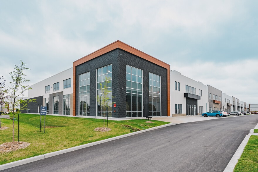 156 Av D'Iberia, Candiac, QC for lease - Building Photo - Image 2 of 4