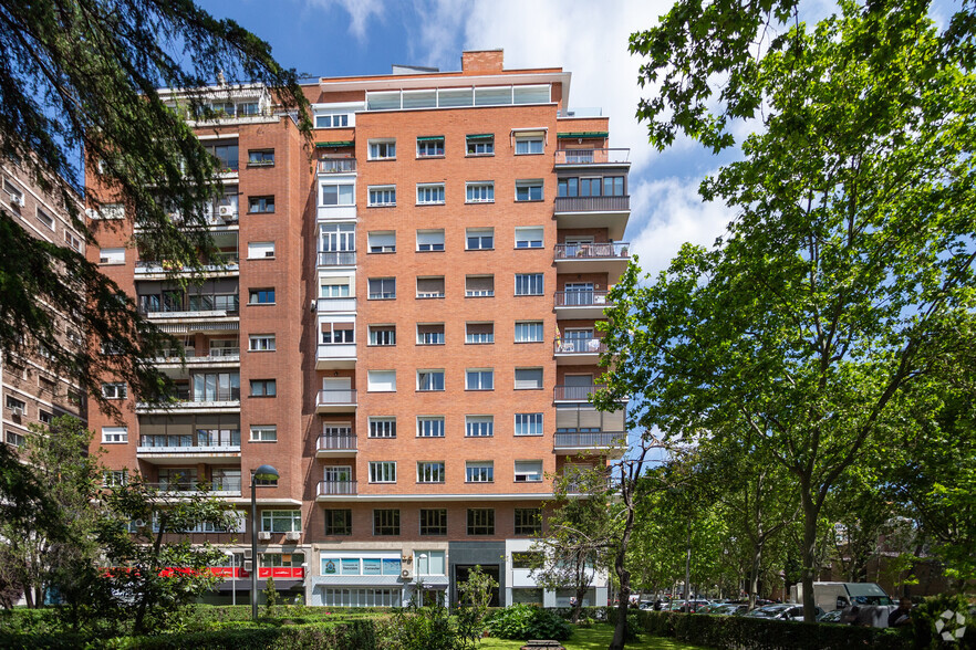 Avenida De Alberto Alcocer, 7, Madrid, Madrid for lease - Primary Photo - Image 1 of 1