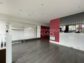 Retail in Saint-Maur-des-Fossés for lease Interior Photo- Image 2 of 4