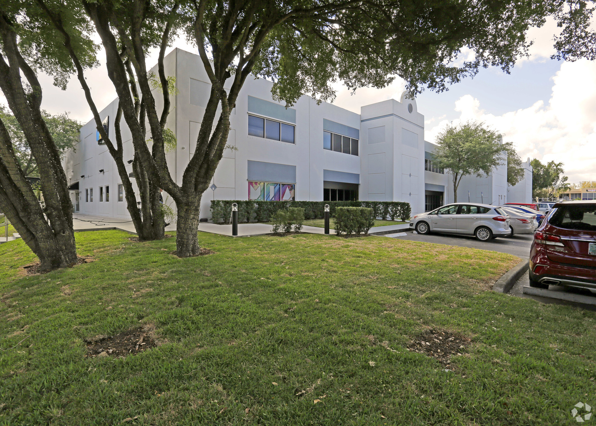 10400 NW 33rd St, Miami, FL for lease Primary Photo- Image 1 of 17