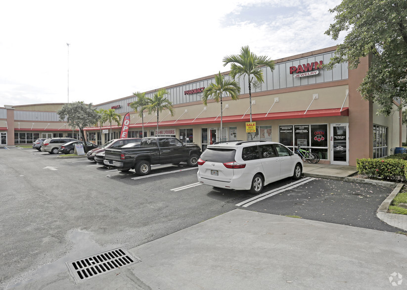 3900 Pembroke Rd, Pembroke Pines, FL for lease - Building Photo - Image 1 of 4