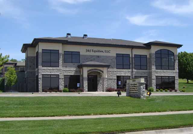 3512 SW Fairlawn Rd, Topeka, KS for sale Primary Photo- Image 1 of 1