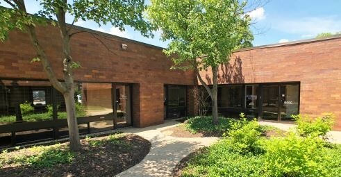 955 N Plum Grove Rd, Schaumburg, IL for sale Primary Photo- Image 1 of 1