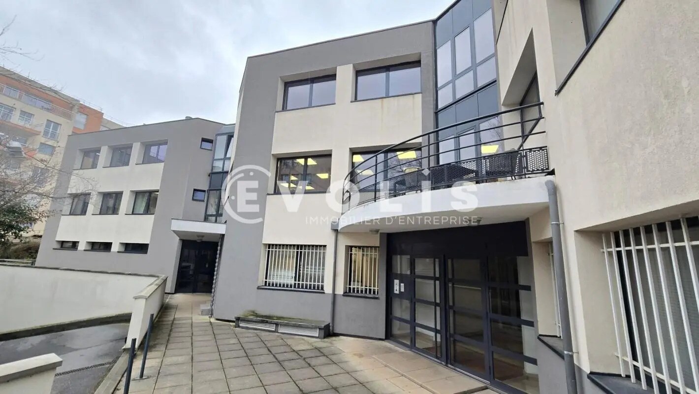 Office in Clichy for sale Building Photo- Image 1 of 14