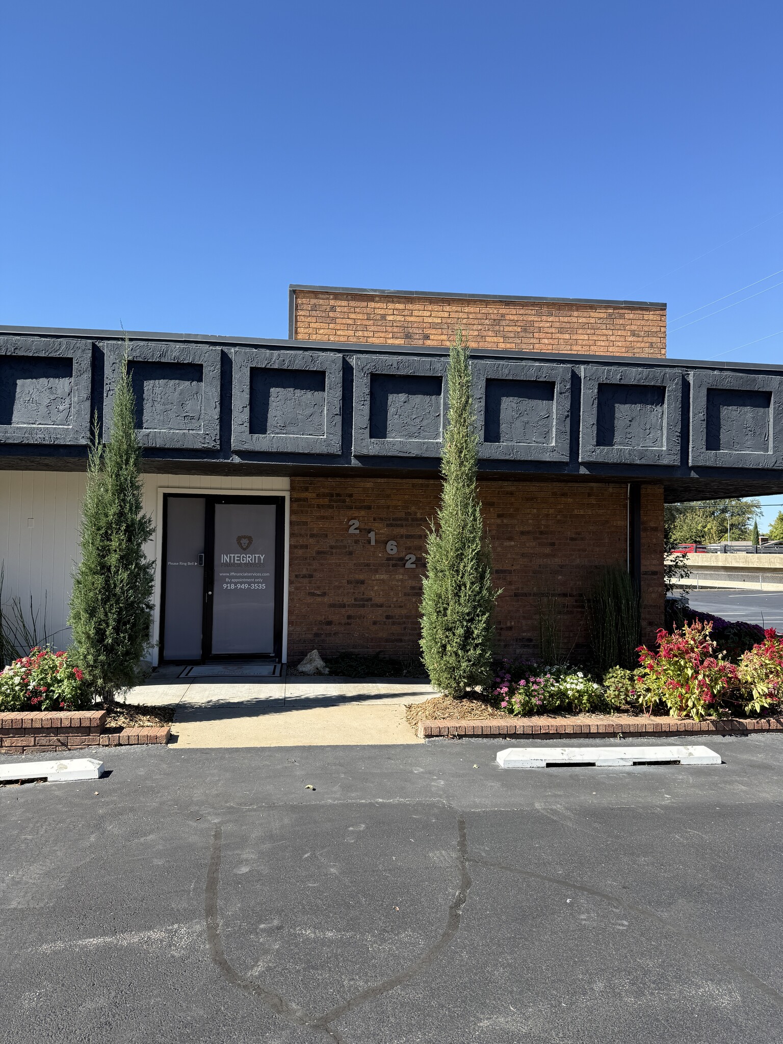 2162 E 61st St, Tulsa, OK for lease Interior Photo- Image 1 of 18