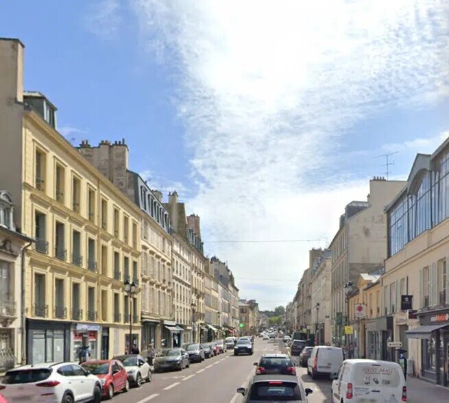 Retail in Versailles for lease - Building Photo - Image 1 of 4