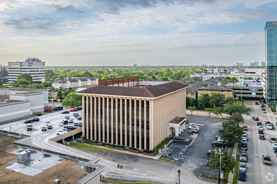 900 Town & Country Blvd, Houston, TX for lease - Aerial - Image 2 of 4
