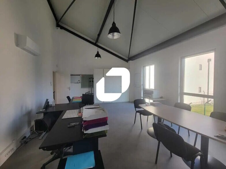 Office in Marcoussis for lease - Interior Photo - Image 3 of 8