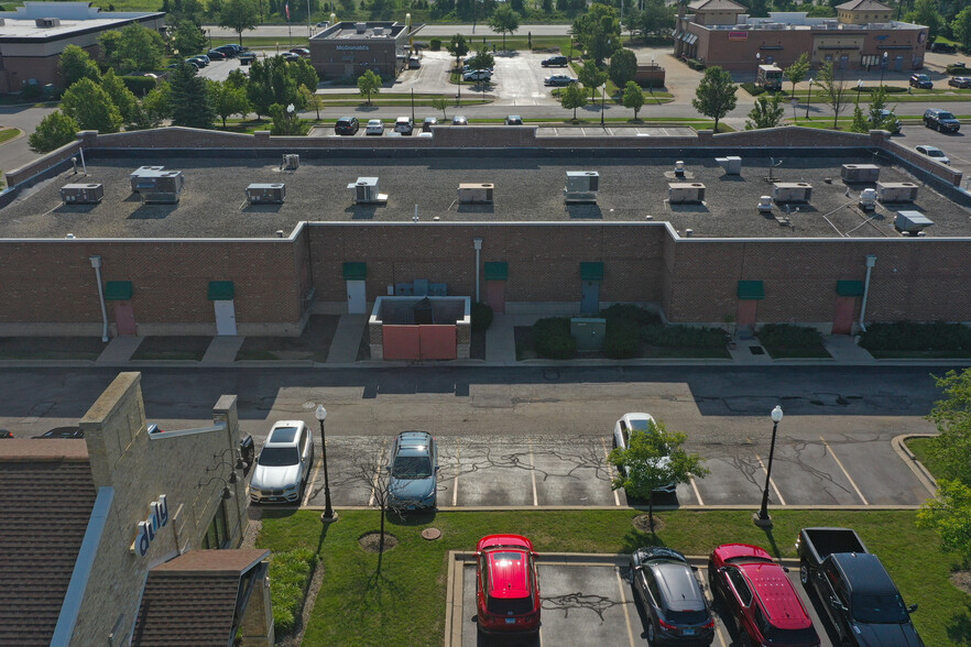 454 Redington Dr, South Elgin, IL for lease - Building Photo - Image 3 of 7