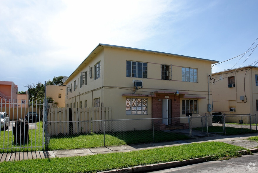 221 NW 7th Ave, Miami, FL for sale - Building Photo - Image 2 of 2