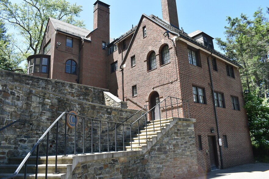 9 Park Pl, Corning, NY for sale - Building Photo - Image 2 of 32