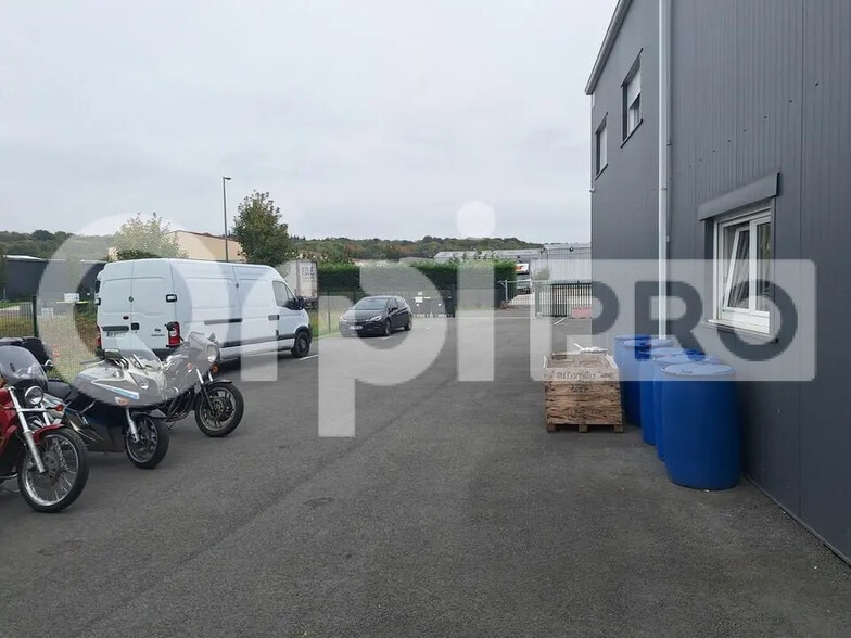 Flex in Crépy-en-Valois for sale - Building Photo - Image 2 of 5