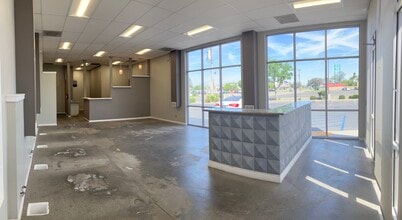 5210 Olive Dr, Bakersfield, CA for lease Interior Photo- Image 2 of 5