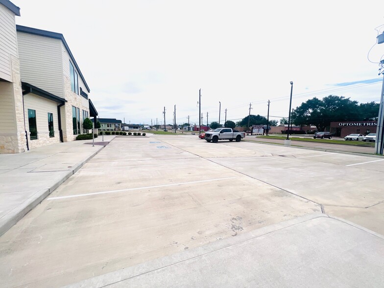 317 W San Augustine St, Deer Park, TX for lease - Building Photo - Image 3 of 5