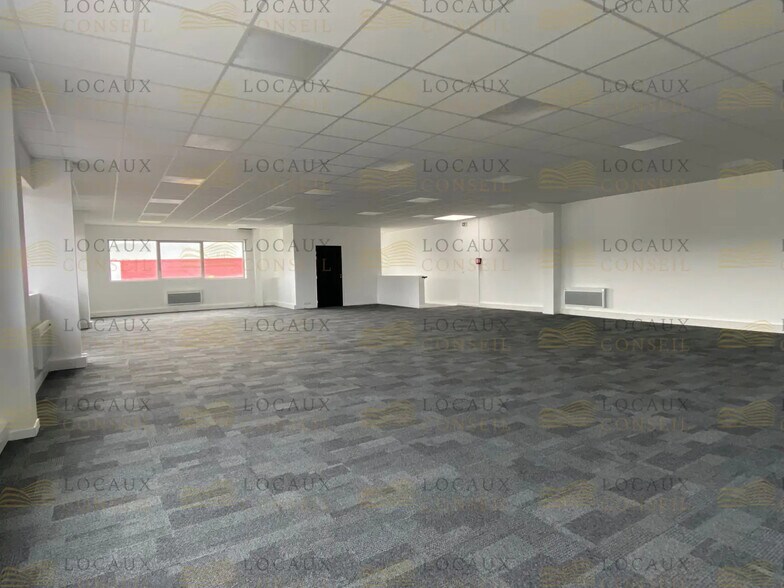 Flex in Argenteuil for lease - Interior Photo - Image 1 of 5