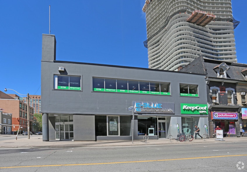 530 Yonge St, Toronto, ON for lease - Building Photo - Image 2 of 4