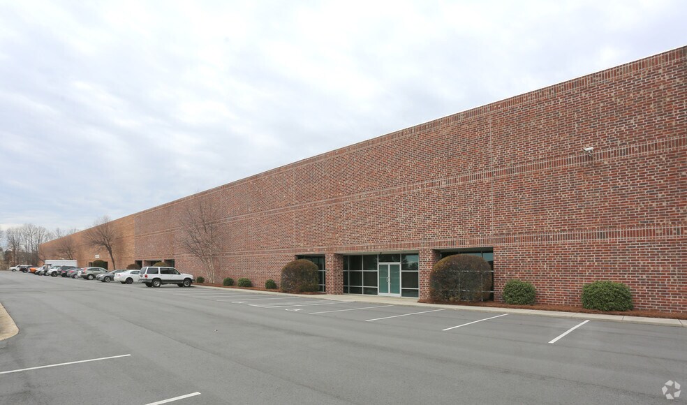 6348 Burnt Poplar Rd, Greensboro, NC for lease - Building Photo - Image 3 of 17