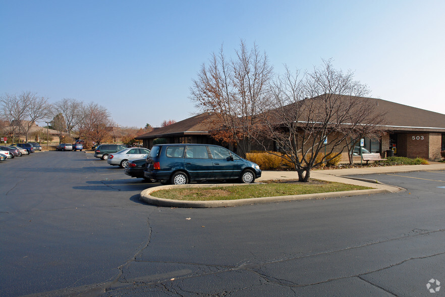 501 Thornhill Dr, Carol Stream, IL for lease - Primary Photo - Image 1 of 4