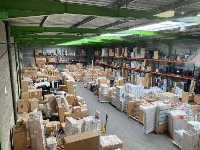 Industrial in Genas for lease - Interior Photo - Image 3 of 25