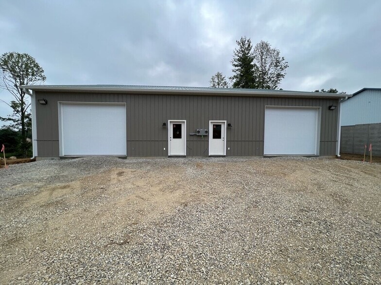 3139 N Westbury Village Dr Warehouses portfolio of 4 properties for sale on LoopNet.com - Building Photo - Image 2 of 6