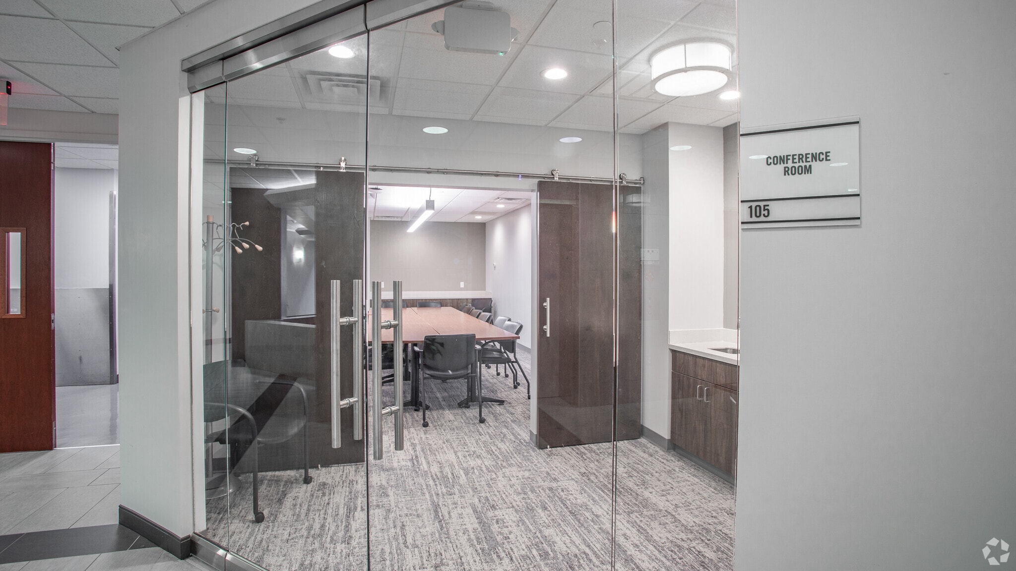 860 Greenbrier Cir, Chesapeake, VA 23320 Greenbrier Towers