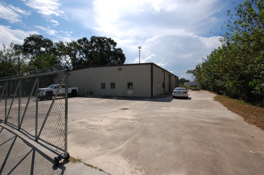 7211 Spindle Dr, Houston, TX for lease - Primary Photo - Image 1 of 6