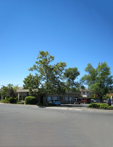 2999 Cleveland Ave, Santa Rosa, CA for lease - Building Photo - Image 2 of 2