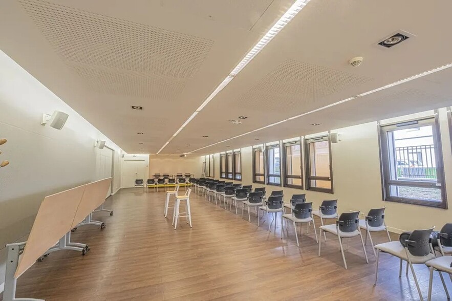 37 Rue De Neuilly, Clichy for lease - Interior Photo - Image 3 of 3