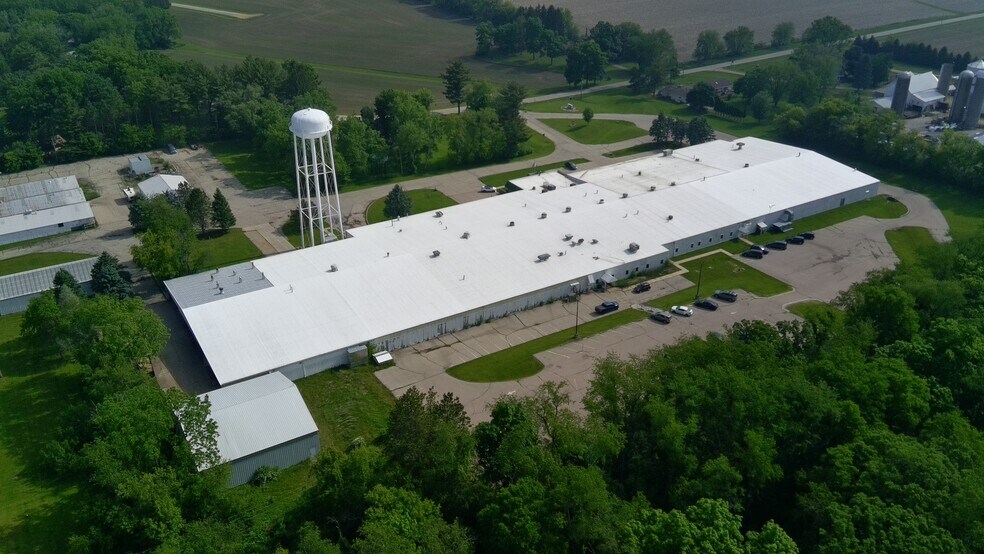 5560 E Buss Rd, Clinton, WI for sale - Building Photo - Image 2 of 6