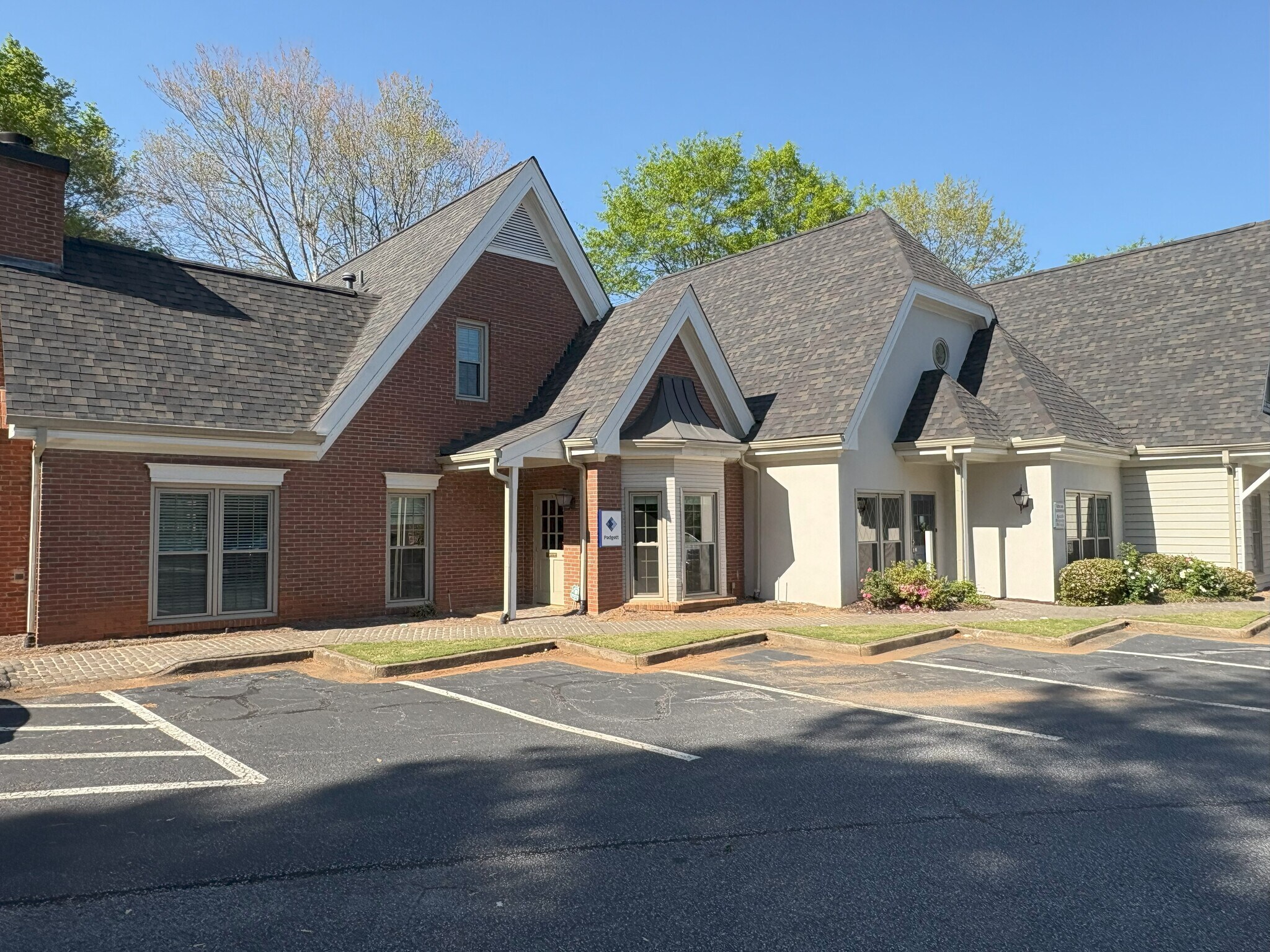 1160 Grimes Bridge Rd, Roswell, GA for sale Interior Photo- Image 1 of 1