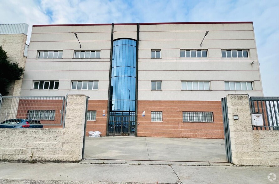 Industrial in Getafe, Madrid for sale - Building Photo - Image 2 of 27