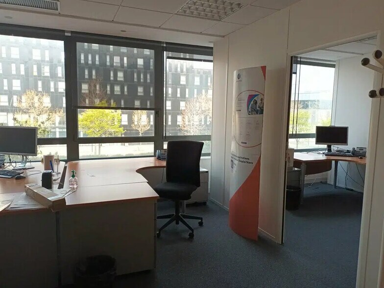 Office in Le Havre for lease - Interior Photo - Image 3 of 6