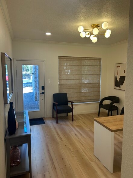 4131 Spicewood Springs Rd, Austin, TX for lease - Interior Photo - Image 2 of 6