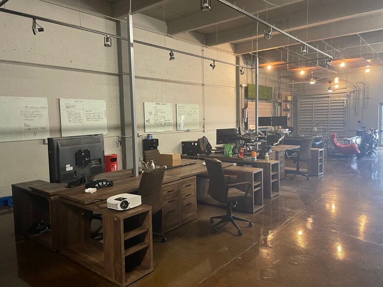 525 NW 29th St, Miami, FL for lease - Building Photo - Image 3 of 11