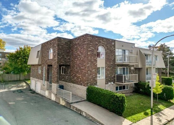 3550-3554 Rue Rivard, Laval, QC for sale Primary Photo- Image 1 of 1