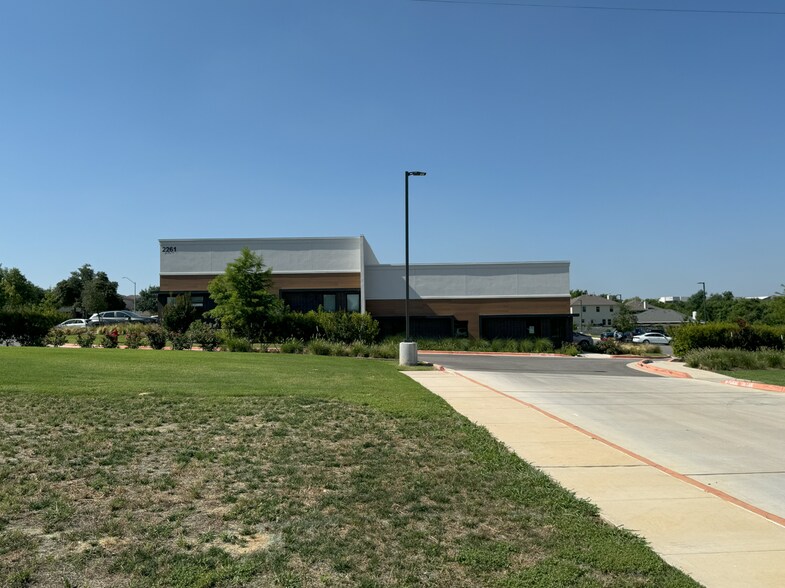 2261 Gattis School Rd, Round Rock, TX for lease - Building Photo - Image 2 of 5