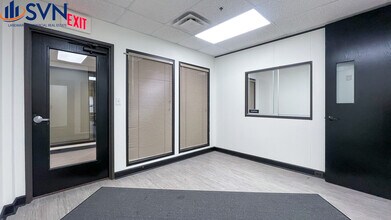 1750 E Main St, St Charles, IL for lease Interior Photo- Image 2 of 8