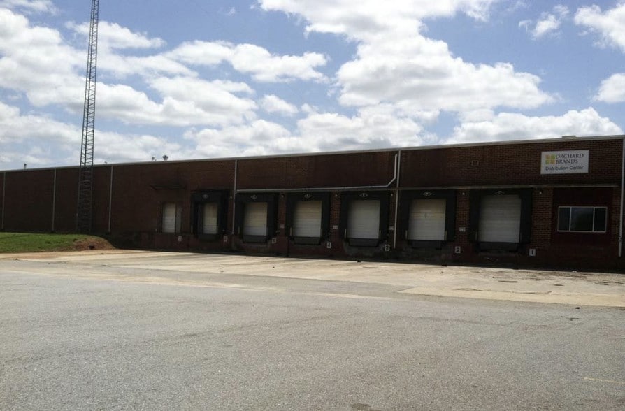 119 S Forrest St, Eatonton, GA for lease - Primary Photo - Image 1 of 11