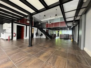 Office in Ivry-sur-Seine for lease Interior Photo- Image 2 of 7