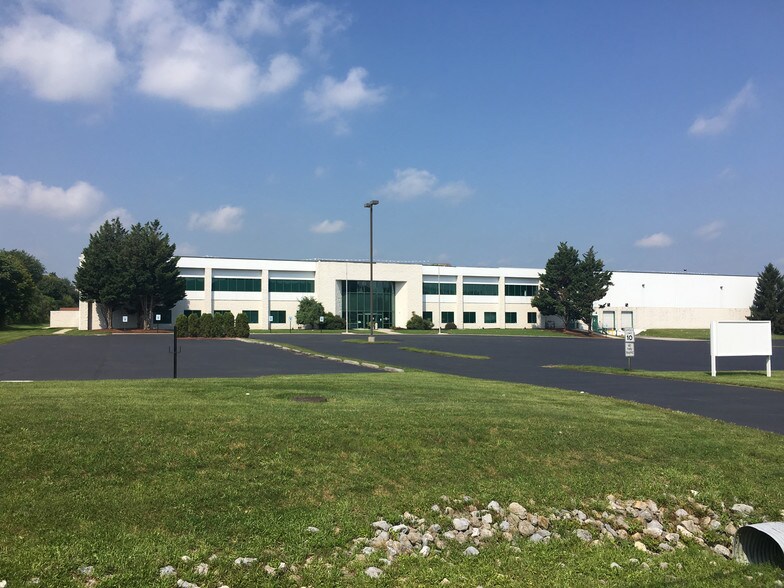 2901 Blackbridge Rd, York, PA for sale - Building Photo - Image 1 of 1