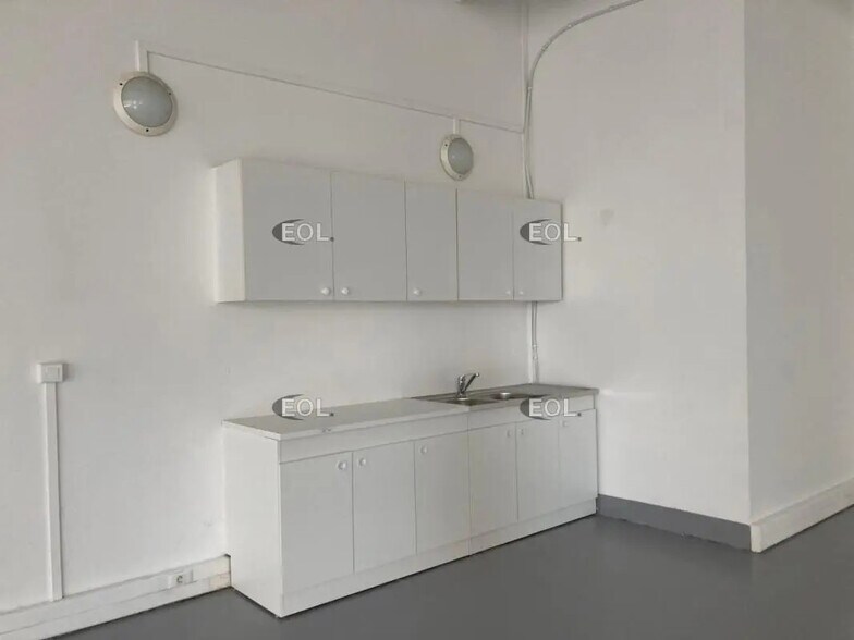 Flex in Chevilly-Larue for lease - Interior Photo - Image 2 of 4